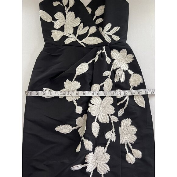 Carolina Herrera size 2 Floral Beaded Embroidered Column Gown Dress Black White - Picture 12 of 16